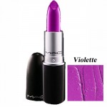 Помада M.A.C Amplified Creme Lipstick «Violetta». Еще один необычный оттенок яркий фиолетово-лиловый. Очень пигментированная помада с кремовой текстурой, которая позволяет очень легко наносить помаду на Ваши губы и при этом даёт отличную стойкость в носке.